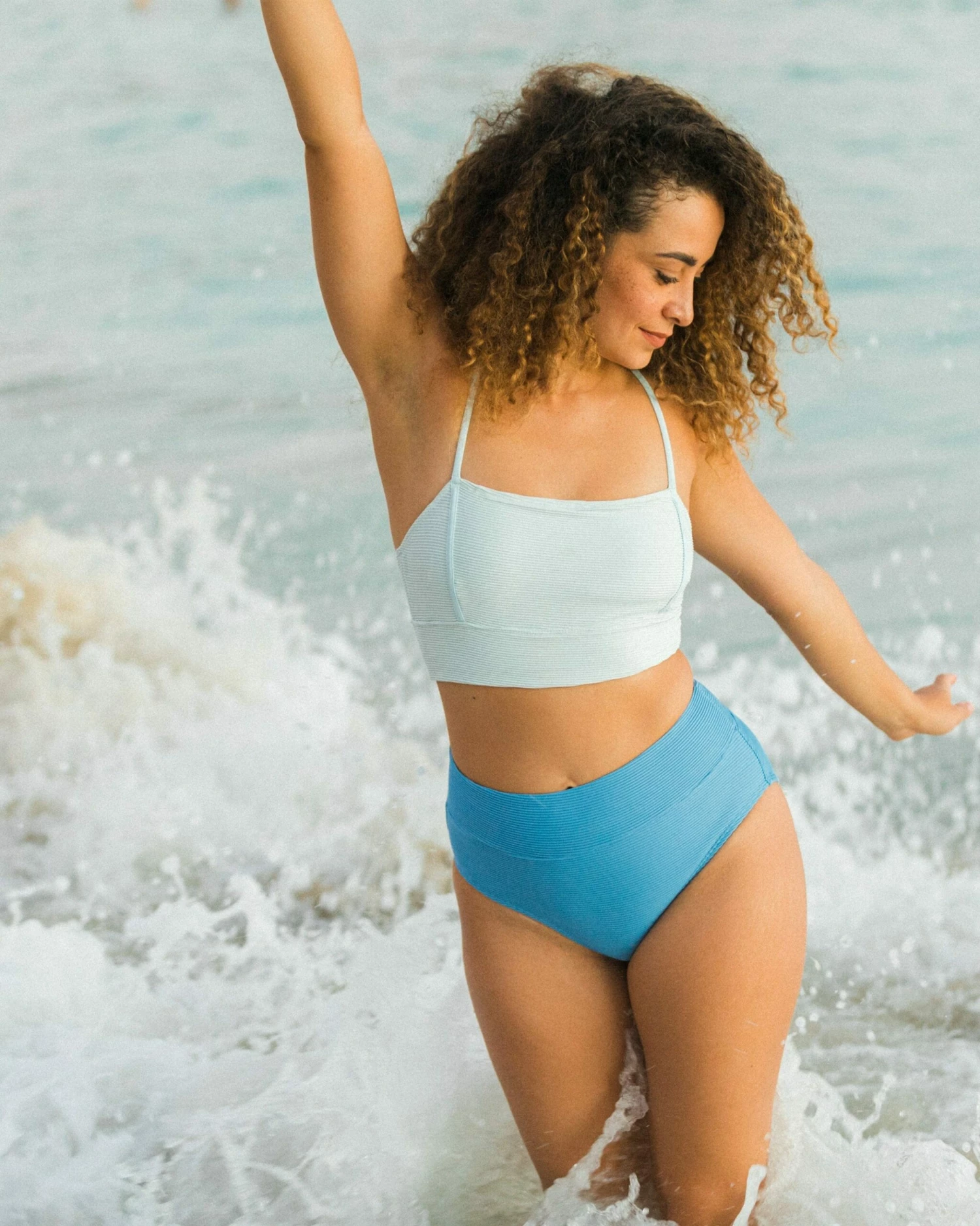 Textured Seafoam Surf Crop - Image 5